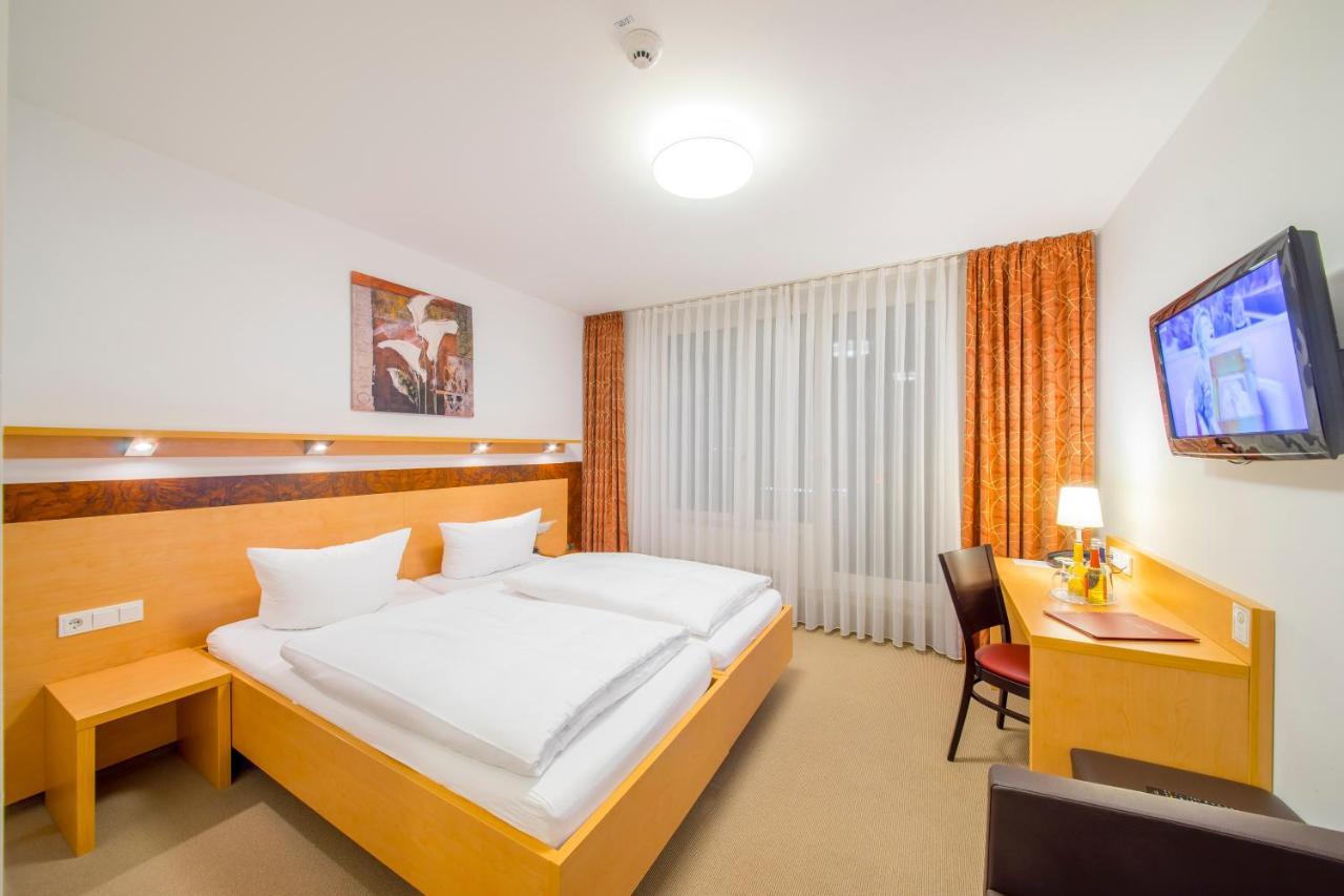 Hotel Nuernberger Hof Ноймаркт-ін-дер-Оберпфальц Екстер'єр фото